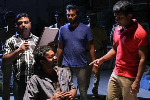 A conversation on set